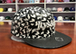 التطريز الأبيض 3D مخصص للجنسين 6 لوحات بو الجلود شقة حافة القبعات الرياضة شارع الحضرية كاب