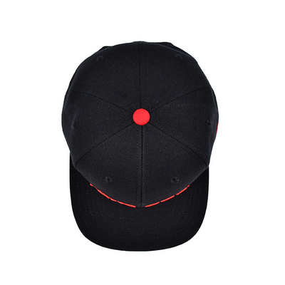 قبعة Snapback في أحجام قابلة للتعديل مع شعار طريز ثلاثي الأبعاد وطباعة شريط داخلي