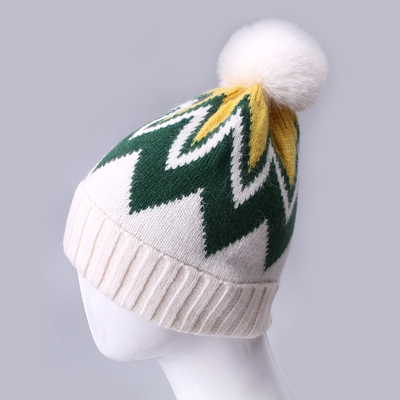كعوب مطرزة حسب الطلب كعوب شتوية محفوفة بالخطوط ذات أنماط دافئة ناعمة Pompom Puff Print Manufacturer