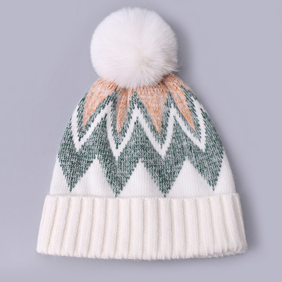 كعوب مطرزة حسب الطلب كعوب شتوية محفوفة بالخطوط ذات أنماط دافئة ناعمة Pompom Puff Print Manufacturer