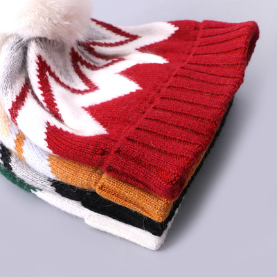 كعوب مطرزة حسب الطلب كعوب شتوية محفوفة بالخطوط ذات أنماط دافئة ناعمة Pompom Puff Print Manufacturer
